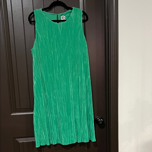 Anne Klein Dresses & Skirts - Anne Klein Emerald Green Sleeveless Dress